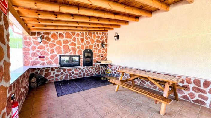 Image No.26-4 Bed Property for sale