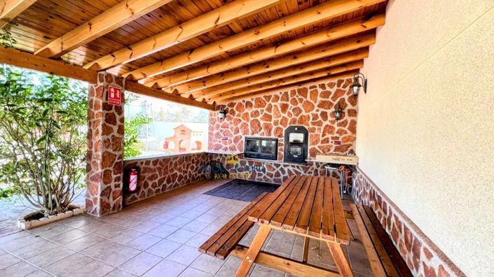 Image No.6-4 Bed Property for sale