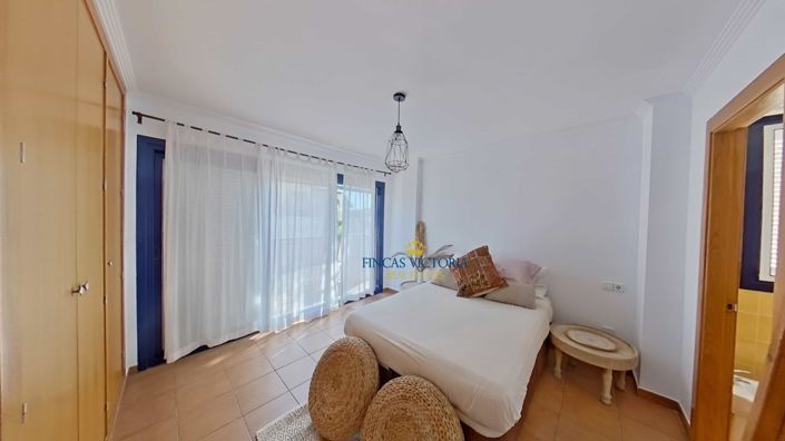 Image No.24-4 Bed Property for sale