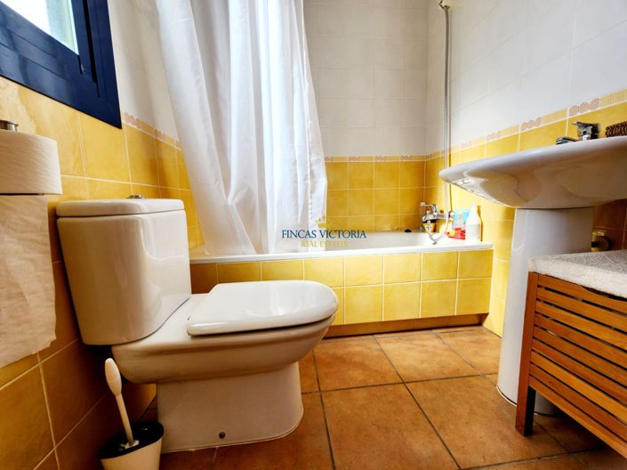 Image No.28-4 Bed Property for sale