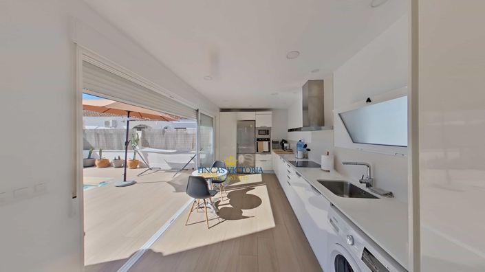 Image No.10-4 Bed Property for sale