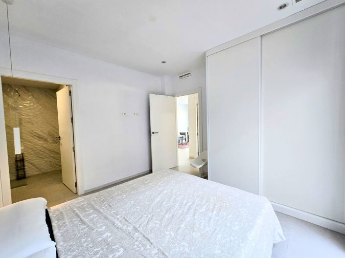 Image No.20-2 Bed Property for sale