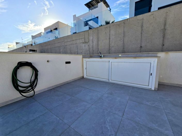 Image No.33-2 Bed Property for sale