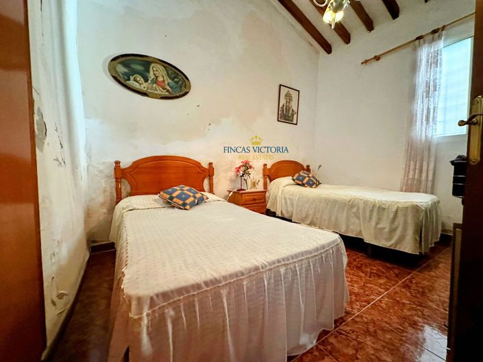 Image No.15-3 Bed Property for sale