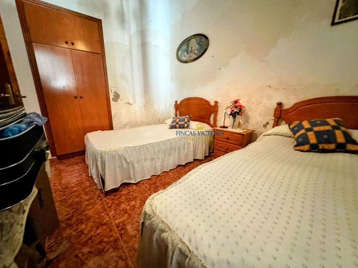 Image No.16-3 Bed Property for sale