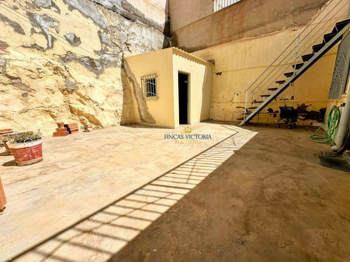 Image No.22-3 Bed Property for sale