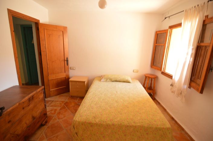 Image No.17-3 Bed Property for sale