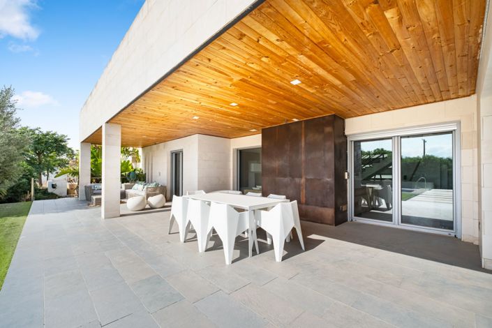 Image No.11-4 Bed Property for sale