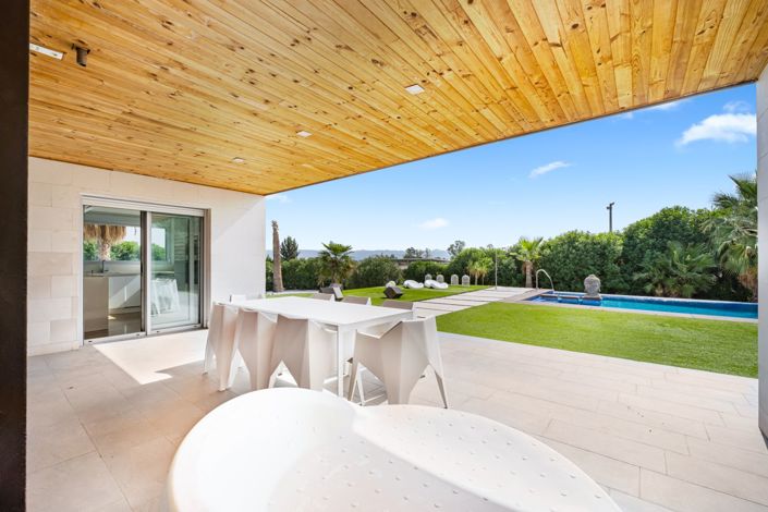 Image No.12-4 Bed Property for sale