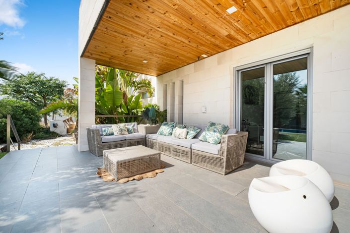 Image No.14-4 Bed Property for sale