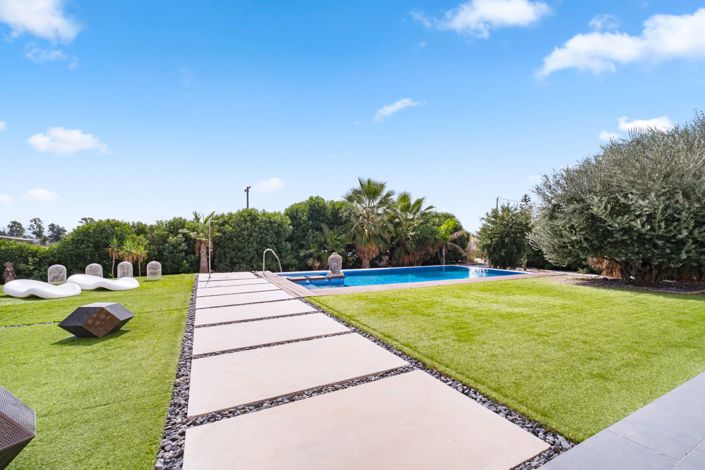 Image No.15-4 Bed Property for sale