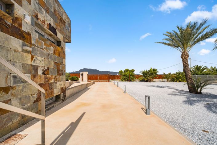 Image No.19-4 Bed Property for sale