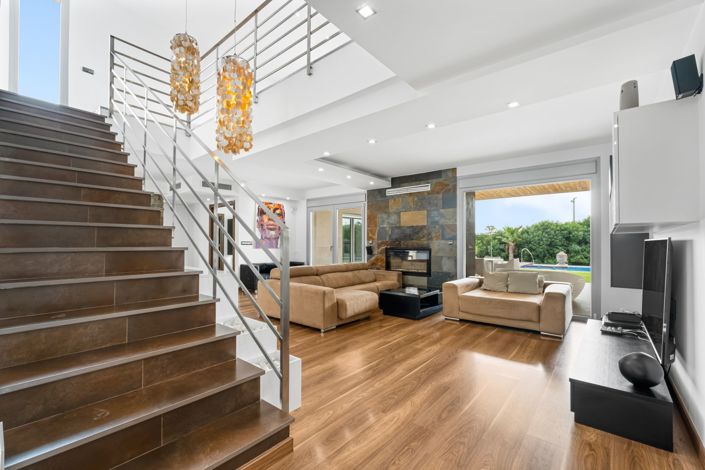 Image No.21-4 Bed Property for sale