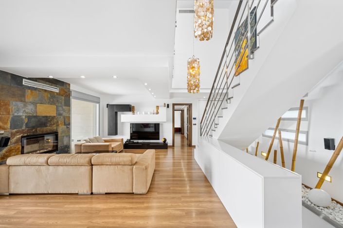 Image No.25-4 Bed Property for sale