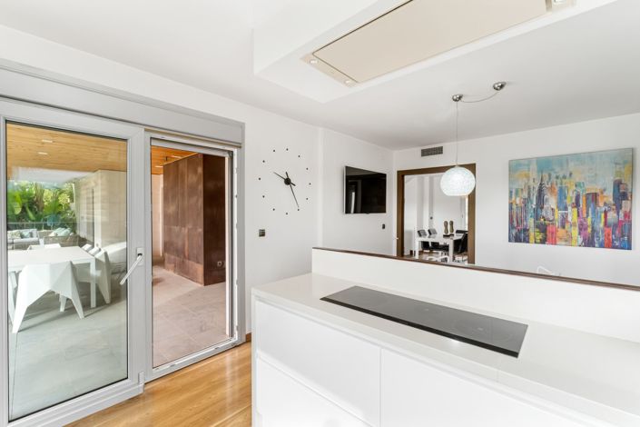 Image No.28-4 Bed Property for sale