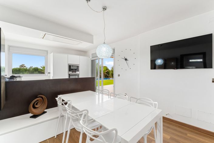 Image No.29-4 Bed Property for sale