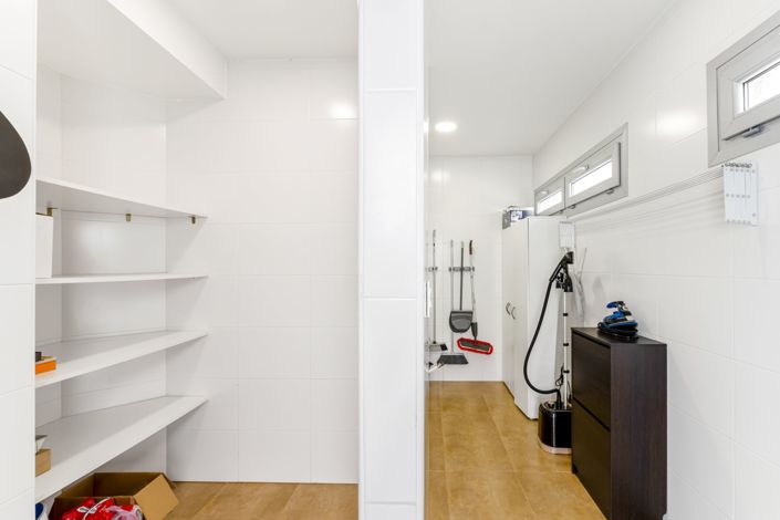 Image No.30-4 Bed Property for sale