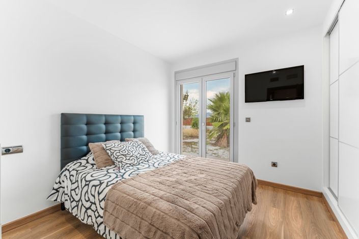 Image No.33-4 Bed Property for sale