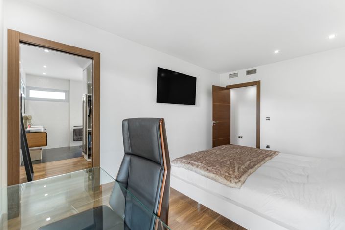 Image No.35-4 Bed Property for sale