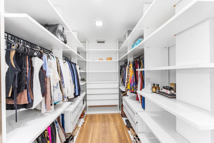 Image No.37-4 Bed Property for sale