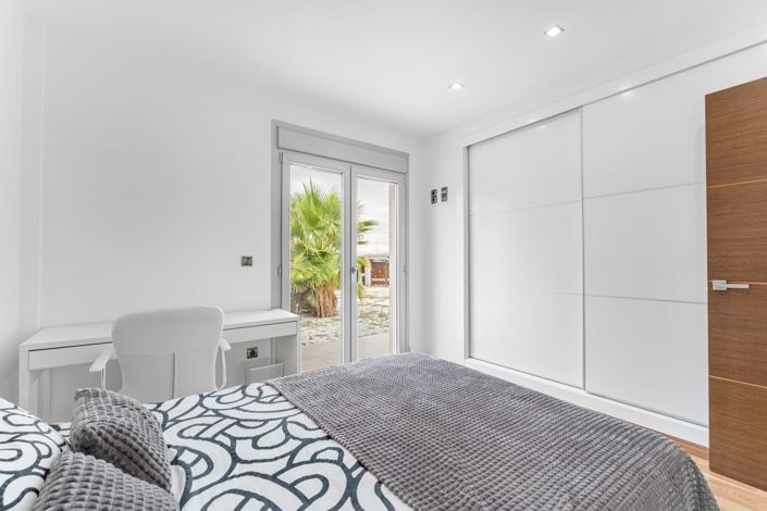 Image No.40-4 Bed Property for sale