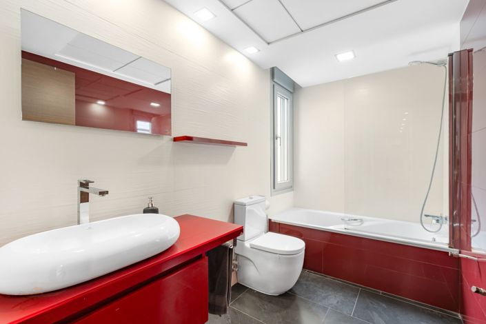 Image No.42-4 Bed Property for sale