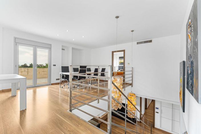 Image No.43-4 Bed Property for sale