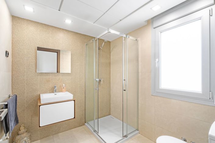 Image No.48-4 Bed Property for sale