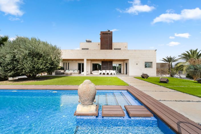 Image No.7-4 Bed Property for sale