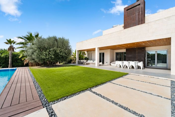 Image No.9-4 Bed Property for sale