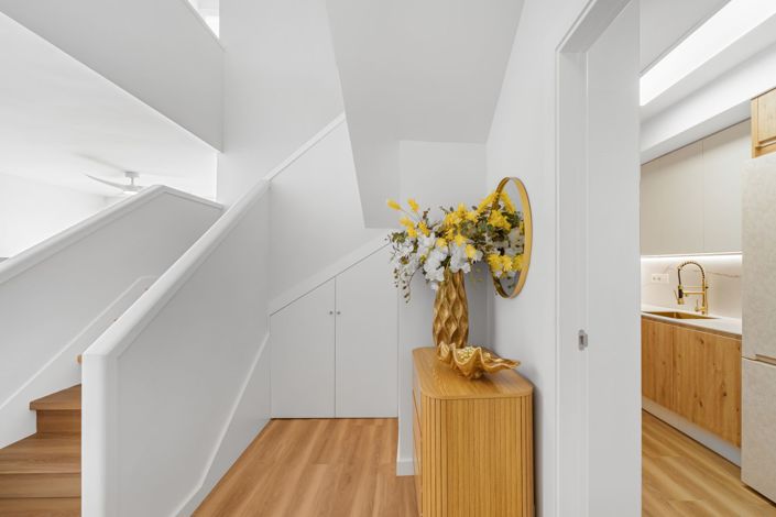 Image No.15-3 Bed Flat for sale