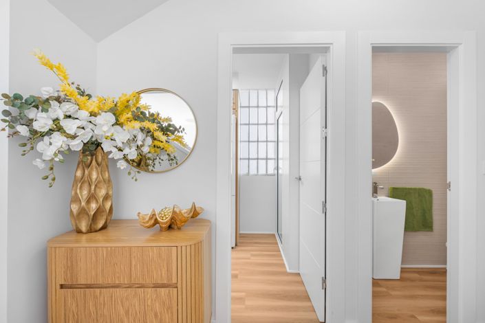 Image No.18-3 Bed Flat for sale