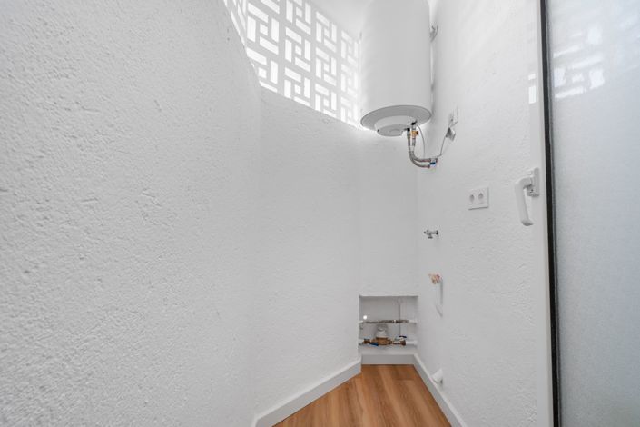 Image No.25-3 Bed Flat for sale