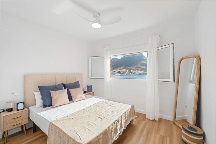 Image No.28-3 Bed Flat for sale