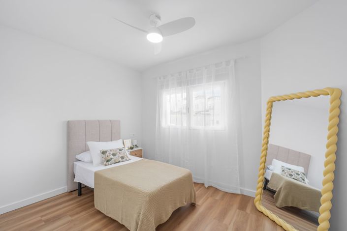 Image No.35-3 Bed Flat for sale