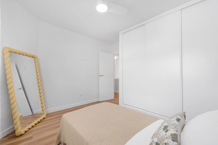 Image No.37-3 Bed Flat for sale