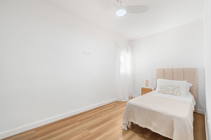 Image No.39-3 Bed Flat for sale