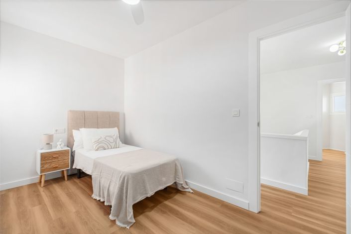 Image No.41-3 Bed Flat for sale