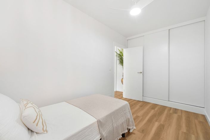 Image No.43-3 Bed Flat for sale