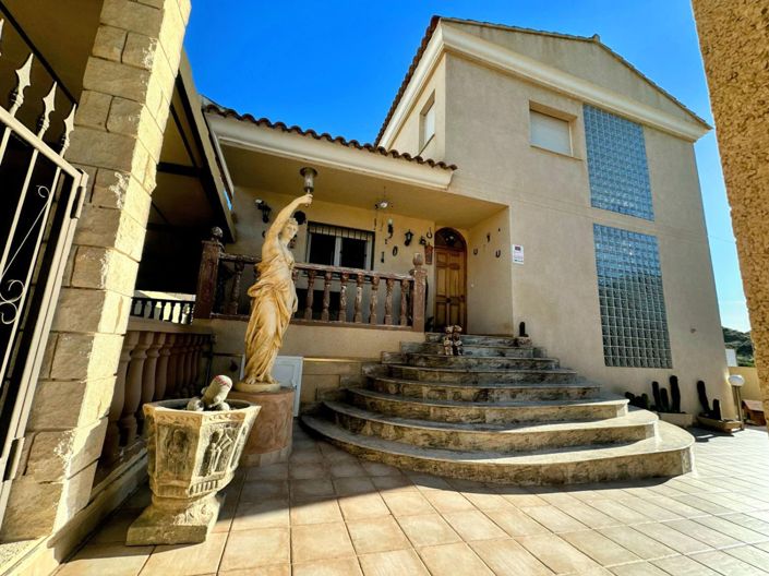 Image No.3-4 Bed Villa for sale