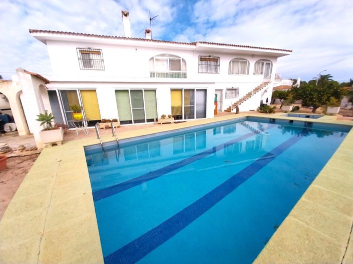 Image No.1-4 Bed Villa for sale