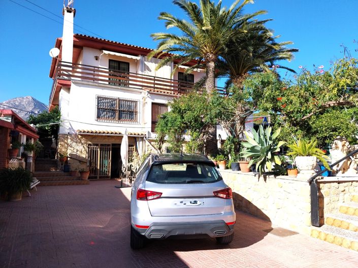 Image No.1-6 Bed Villa for sale