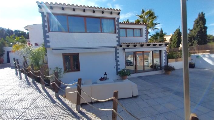 Image No.1-5 Bed Villa for sale