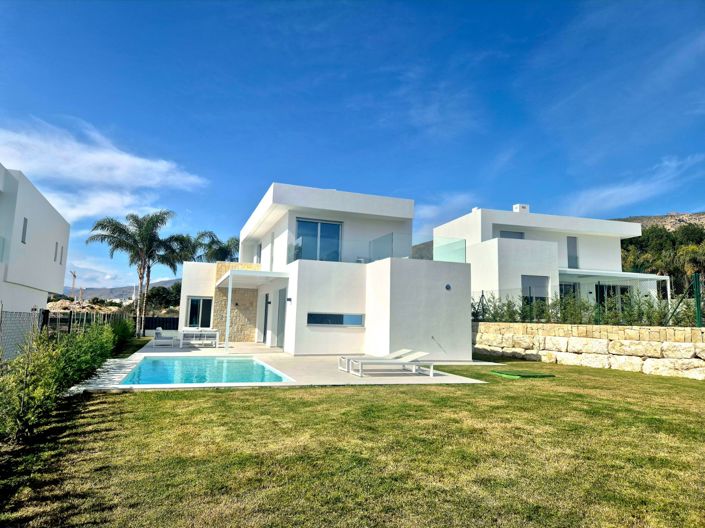 Image No.1-3 Bed Villa for sale