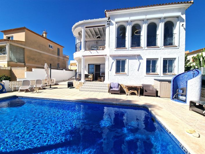 Image No.1-5 Bed Villa for sale