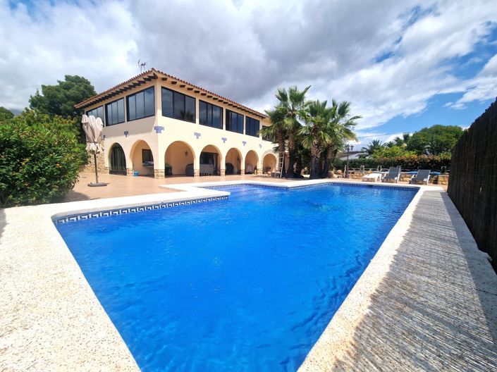 Image No.1-4 Bed Villa for sale