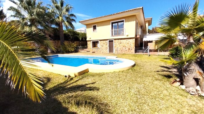 Image No.1-6 Bed Villa for sale
