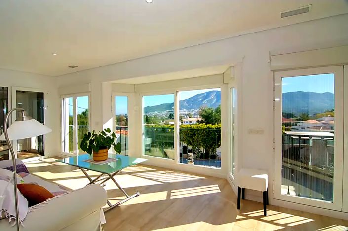Image No.1-9 Bed Villa for sale