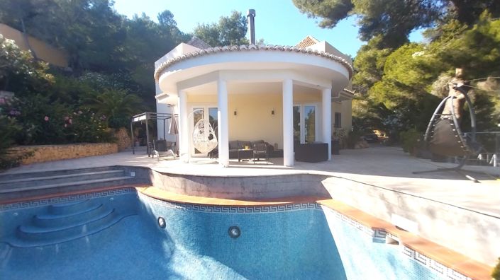 Image No.1-4 Bed Villa for sale