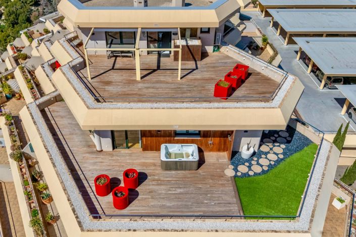 Image No.1-4 Bed Property for sale